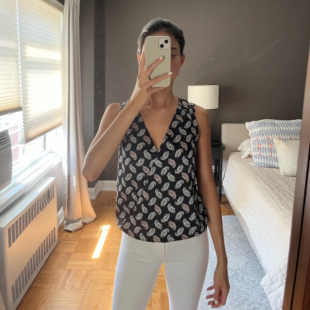 Ann Taylor patterned sleeveless satin blouse